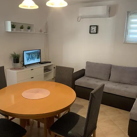 J&m 2 Apartment *